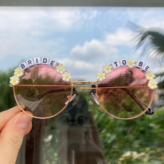 BRIDE TO BE Daisy Round Tint Hen/ Bachelorette Party Festival Wedding Sunglasses