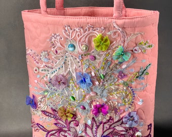 Künstlerische, einzigartige, handgefertigte, glamouröse, luxuriöse, spektakuläre Taschen mit 3D-Blumenapplikationen. Perfekt für Hochzeiten, Partys oder festliche Anlässe!
