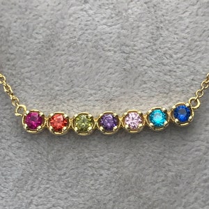 Collier de famille, collier de pierre de naissance pour une mère, bijoux fête des mères, collier en or jaune pour mère, cadeau de Noël collier de pierre de naissance personnalisé