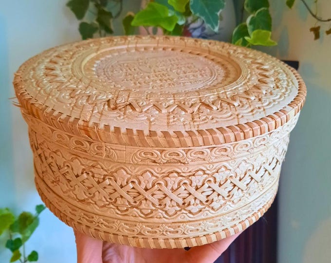 Vintage Large Russian Birch Bark Lidded Box D 8.5