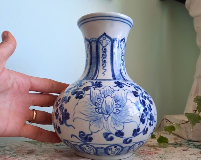 Vintage Chinese Ceramic Blue And White Hand-Painted Floral Vase 7.5'' Tall