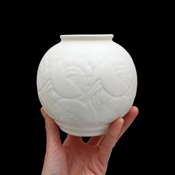 Art Deco Spode Ceramic Velamour Bulbous Vase With Streamline Floral Design