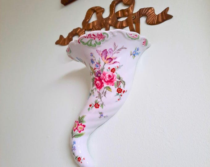 Royal Worcester Cornucopia Floral Porcelain Wall Pocket Made In England 1992