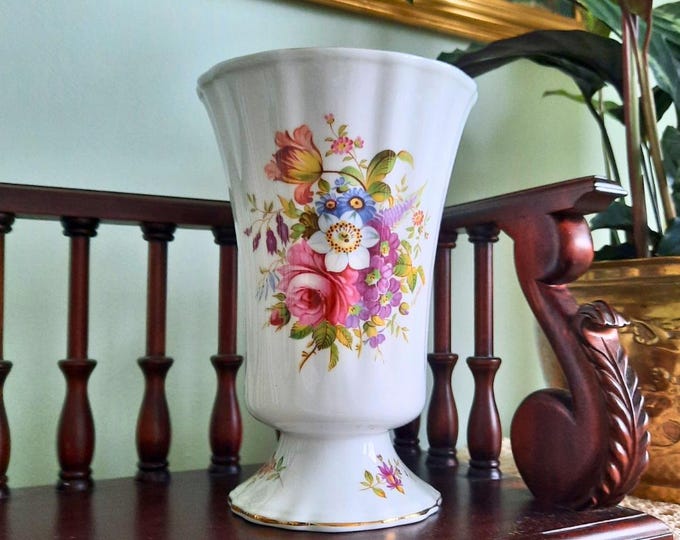 Vintage Hammersley Floral Botanical Bone China Vase with Gold Trim to Rim H 7.2'' Excellent Condition Made In England