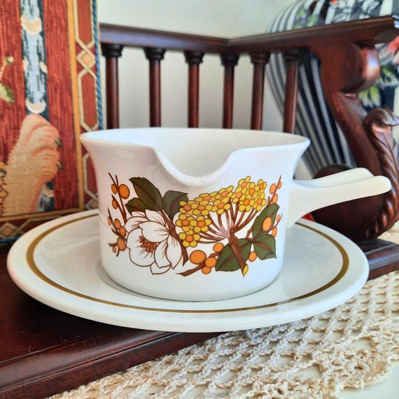 Mid Century Midwinter Meadowsweet Pattern Gravy Boat with Autumn Flowers Decoration