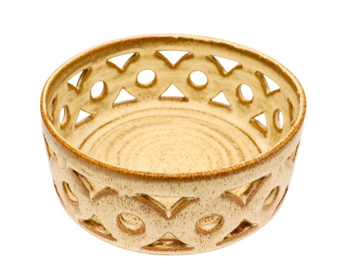 Hand Thrown Decorative Pottery Bowl Made In England Earthy Tones D 8.2 in Very Good Condition.