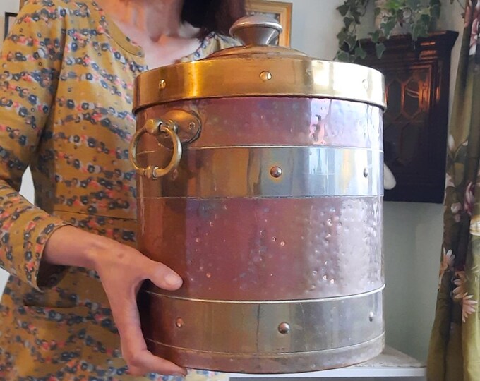 Large Antique Edwardian Copper and Brass Lidded Coal or Logs Bin Fireplace Decor