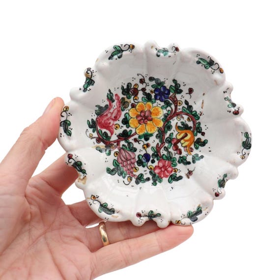Small Italian Pottery Gubbio Hand Painted Floral Ceramic Wall plate D 5 '' Mediterranean Wall Decor