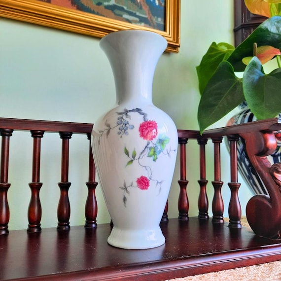 KPM Royal Porzellan Bavaria Chrysanthemum Floral Porcelain Vase, Made in Germany