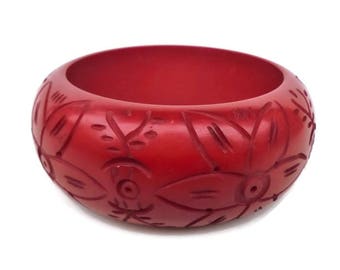 Red Bakelite Carved Bangle with Floral Design/Chunky Red Bakelite Carved Bangle/Pin Up Bangle/Early plastics Bangle/Runaway Bangle