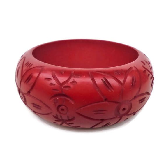 Red Bakelite Carved Bangle with Floral Design/Chunky Red Bakelite Carved Bangle/Pin Up Bangle/Early plastics Bangle/Runaway Bangle