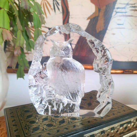 Large Mid Century Swedish Art Glass Lead Crystal Owl  Paperweight Sculpture H 5.6'' tall