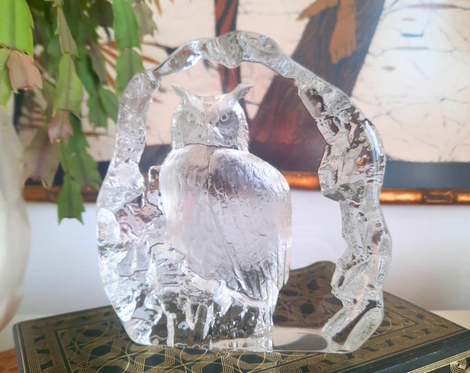 Large Mid Century Swedish Art Glass Lead Crystal Owl  Paperweight Sculpture H 5.6'' tall
