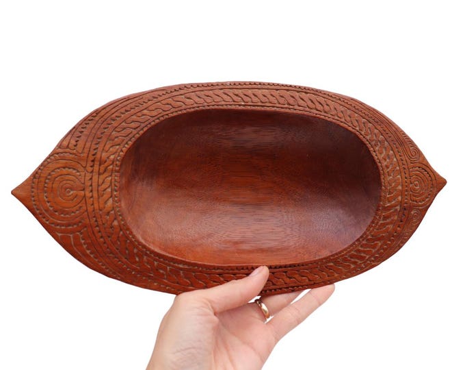 Hand Carved Wooden Bowl: Vintage Ethnic Boat Shaped Bowl
