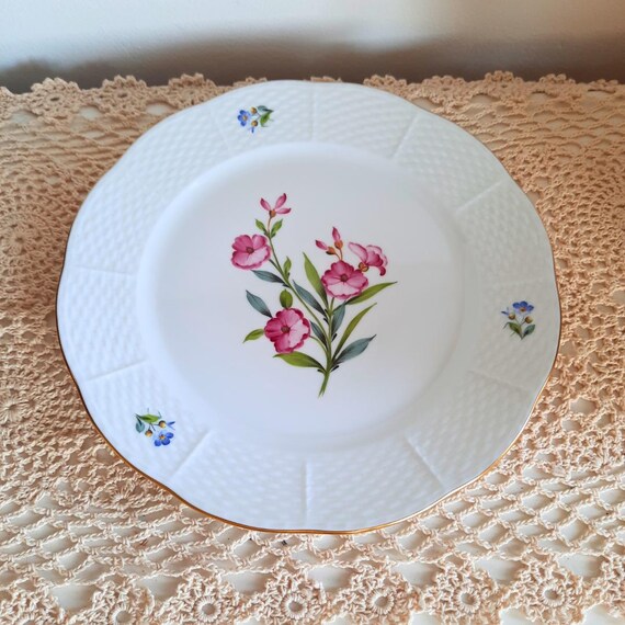 Herend Bermuda Flowers Plate: Hand-Painted Porcelain with 24k Gold