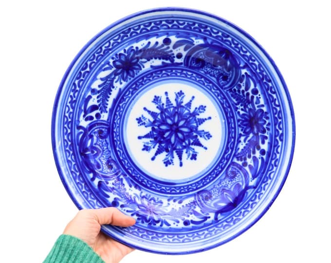 Hand-Painted Spanish Pottery Wall Plate: Blue and White Decor