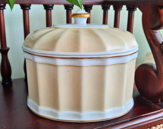 Vista Alegre Mottahedeh Portugal Oval Shape Neoclassical Style Lidded Box With Golden Rim Champagne Tone