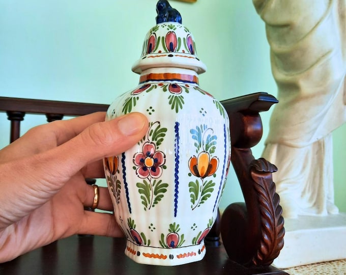 Small Hand Painted Polychrome Delft Ginger Jar With Floral Decoration H 7.5 ''