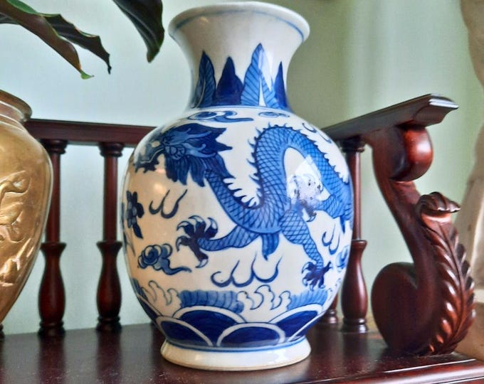 Old Chinese Ceramic Blue And White Vase With 5 Clawed Dragon Chasing Flame Decoration H 7.5 ''