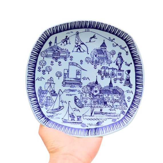 Mid Century Scandinavian Wall Plate By Stavangerflint Depicting OSLO Norway Designed by Kari Nyquist  8''