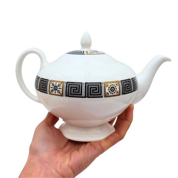 Wedgwood Asia Black Tea Pot With Lid Greek Key 4 Cups.Very good condition.