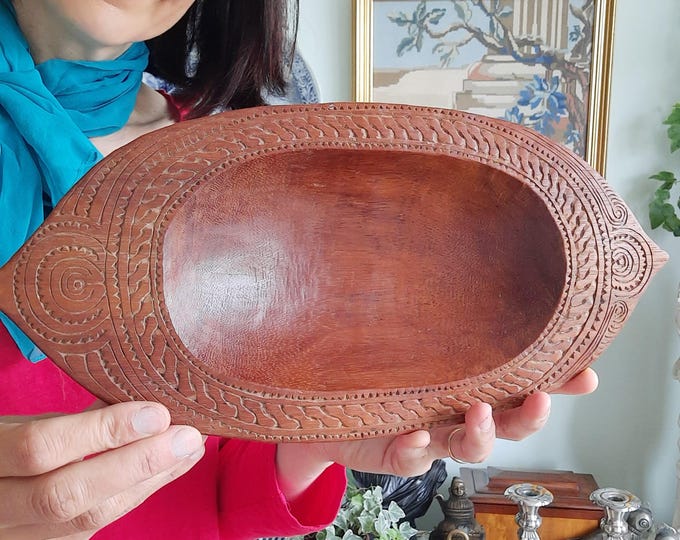 Hand Carved Wooden Bowl: Vintage Ethnic Boat Shaped Bowl