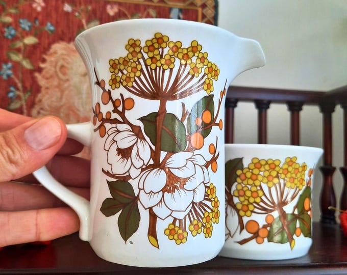 Mid Century Midwinter Meadowsweet Pattern Cream Jug and Sugar Bowl: 1970s