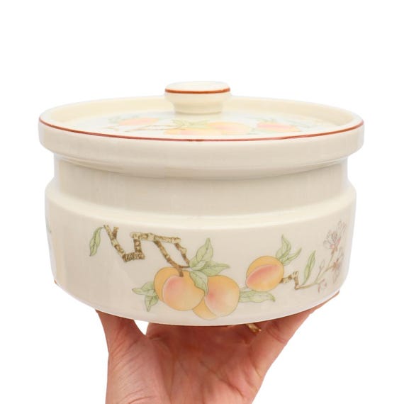 80's Wedgwood Peach Pattern Lidded Casserole  Dish 2 1/2pints Oven To Table Made In England Very Good Condition
