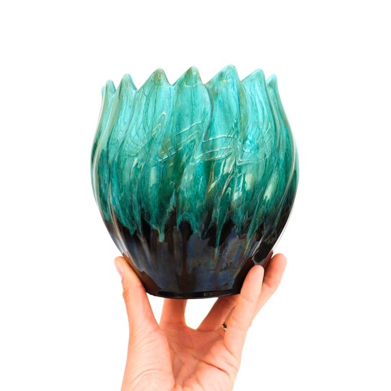 Mid Century Blue Mountain Pottery Tulip Shape Planter Made in Canada 6.2 '' Tall Blue Green Drip Glaze