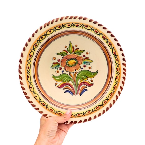 Vintage Talavera Pottery Wall Plate Made In Spain Hand-Painted 11.7 in Diameter