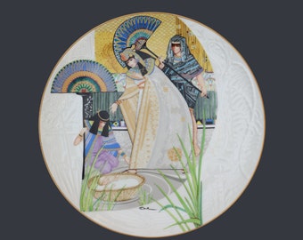 Knowles Decorative Plates Biblical Series '' The Pharaoh's Daughter and Moses '' 1985 , 80's Decorative Plates Made In USA