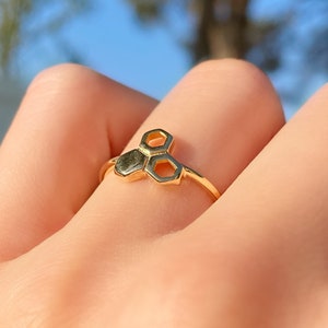 14K Gold Wabenring, Gold Wabenring, 14K solid Gold Bienenring, Gold Bienenstock Ring, Wabenschmuck, zarter Bienenring, Größe 6