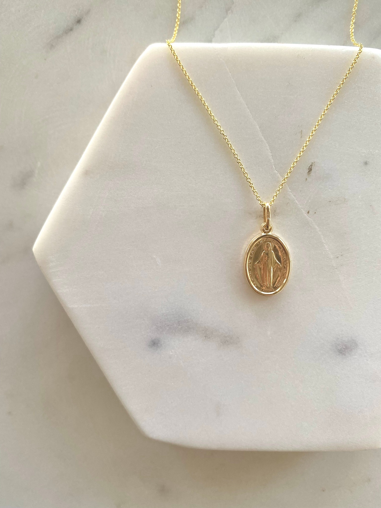 14K Gold Virgin Mary Oval Pendant Necklace, Religious Jewelry - Etsy