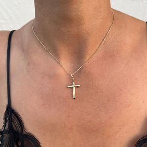 14K Echtgold Kreuz, christlicher Glaube Anhänger, 14K Massivgold Kruzifix, Jesus Anhänger, katholischer Charme, Taufe Geschenk, Geschenk für Sie
