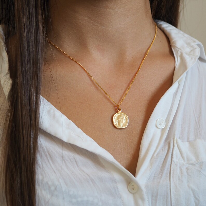 small-gold-coin-pendant-delicate-gold-coin-dainty-necklace-etsy
