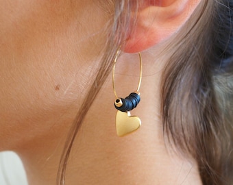 Gold hoop earrings | Black and gold heart hoop | Big wire earrings | Simple hoop earrings | Large hoop earrings | Gold heart earrings