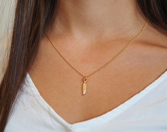 Dainty gold necklace | Gold feather necklace | Classic everyday necklace | Tiny feather charm | Dainty gold pendant | Minimalist necklace