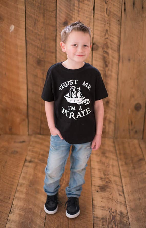 Vertrauen Sie mir ich bin ein Piraten Kinder Shirt Boy Boy Kleidung einzigartige Kinder Shirt Kinder T Shirts Piraten Piraten t Shirts Etsy
