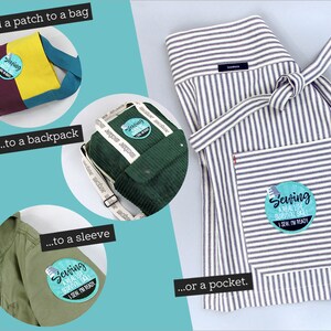 Puede incluir: Un delantal a rayas azul y blanco con un bolsillo y un parche redondo azul turquesa que dice "Coser: Una habilidad de supervivencia de la vida real Yo coso, estoy listo".