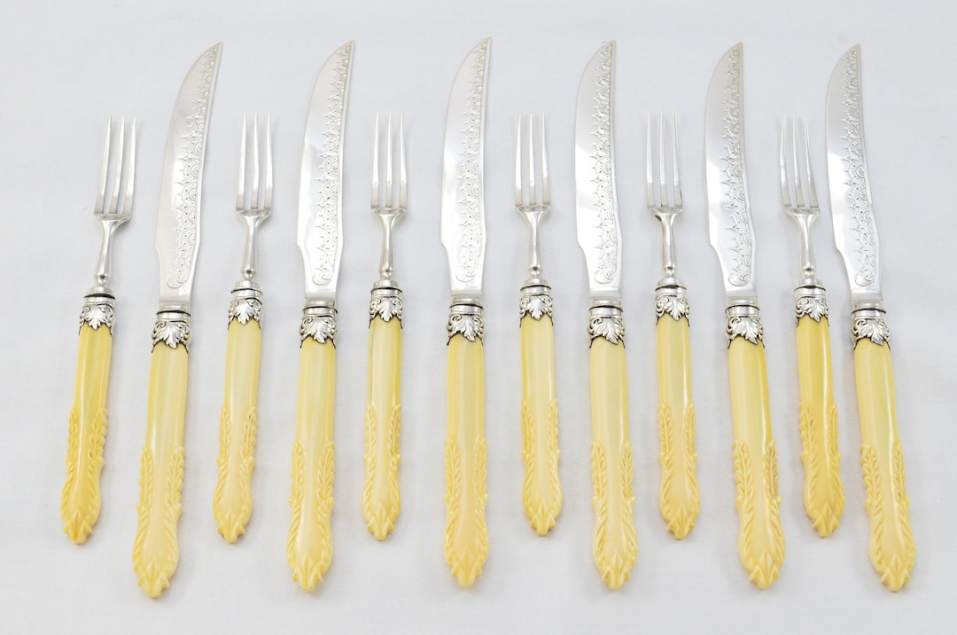 Picture of Family Tree Notebooks /// Ready-made Pages for Every Family Historian