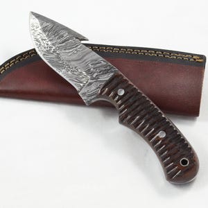 Amazing Damascus Blade Rosewood Handled Hunting Skinning Bowie Knife Gut Hook With Leather Sheath Limited edition 1 of 20