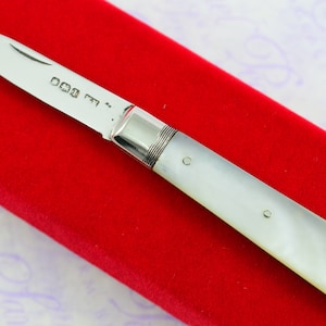 Tiny Pristine Silver Bladed Mother Of Pearl Fully Restored Sheffield Made Pen/Pocket Knife 1928