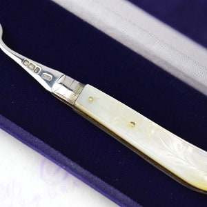 Tiny Pristine Silver Bladed Mother Of Pearl Fully Restored Sheffield Made Button Hook 1903