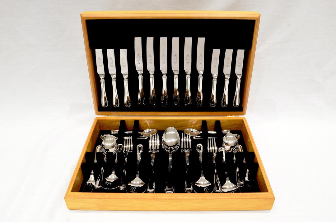 A Brand New Old English Thread Pattern 44 Piece Oak Wooden Cased ...