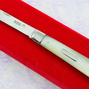 Tiny Pristine Silver Bladed Mother Of Pearl Fully Restored Sheffield Made Pen/Pocket Knife 1924