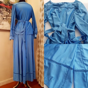 Vintage 1970s Women's Blue Two-Piece Bell Bottom Jumpsuit with Long Sleeves – Retro Chic Loungewear, Perfect for 70s Fashion Lovers size 4