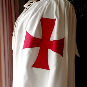 Vintage Free Masonic white and red Knights Templar ceremonial hooded linen Robe perfect condition for Ceremony Halloween large