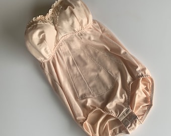 1960s Glamorous Strapless Tummy Control Girdle: Vintage Lingerie, Size 38