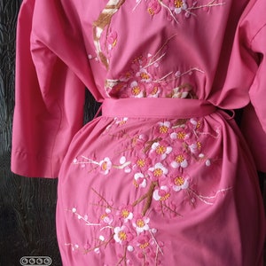 Vintage 1970s bright pink long embroidered cotton Asian style wrap cherry blossom housecoat perfect robe for summer cruise or boudoir