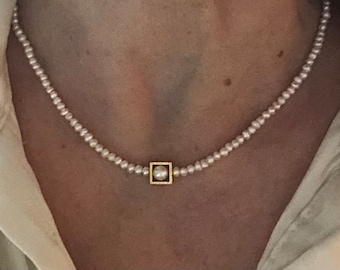 Pearl necklace gold